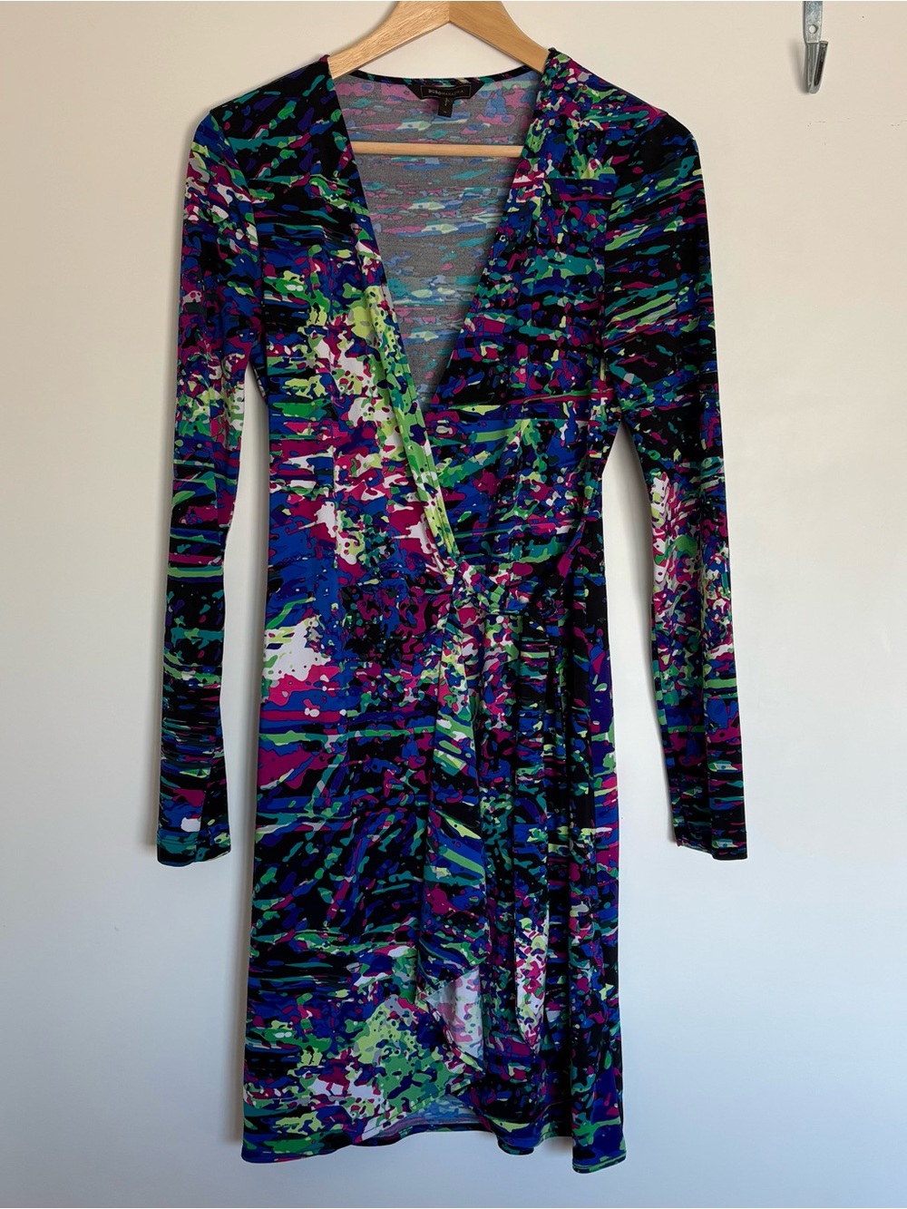 Abstract Multicolor Lightweight BCBG dress size-M - Picture 1 of 5